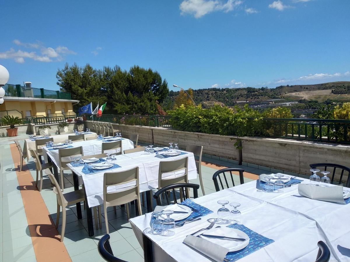 Hotel Ristorante Il Grillo Acquaviva Picena Exterior photo