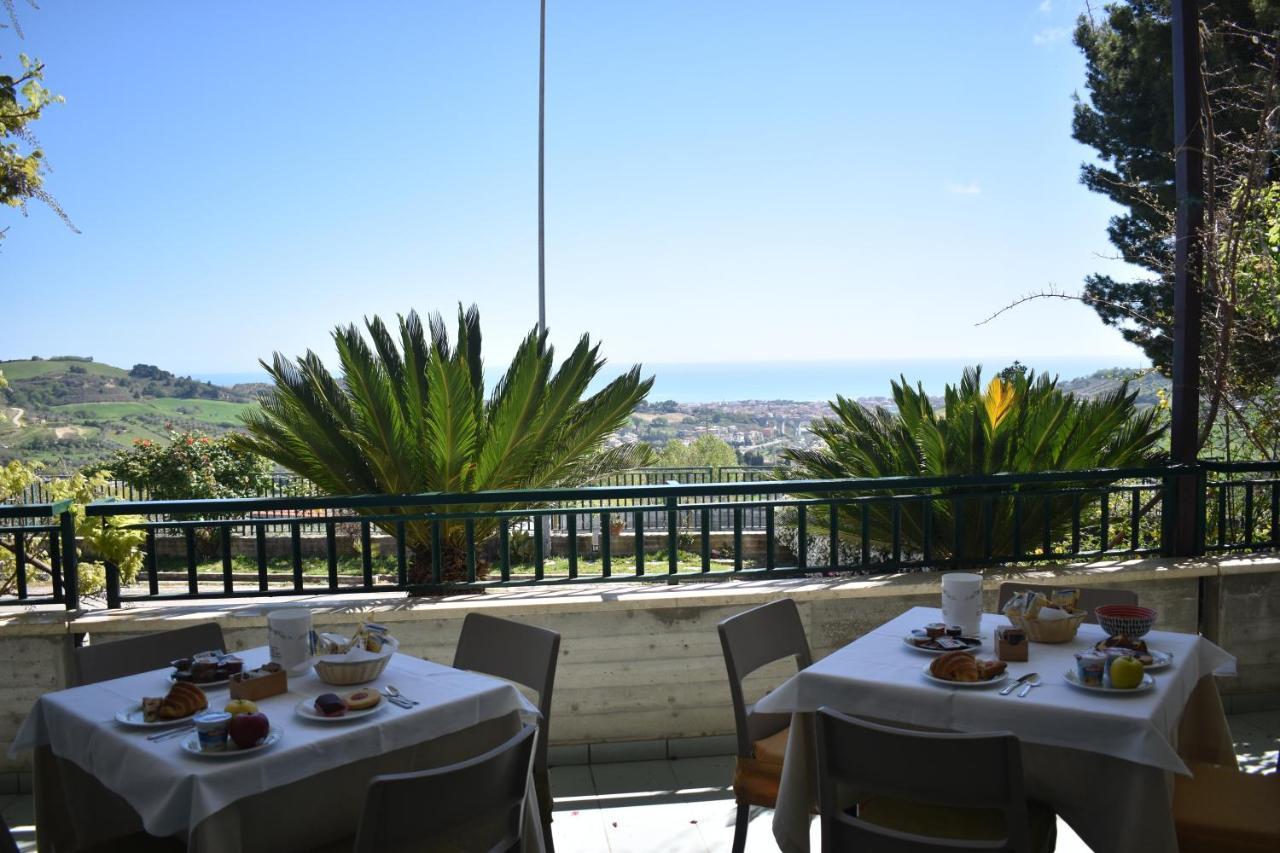 Hotel Ristorante Il Grillo Acquaviva Picena Exterior photo