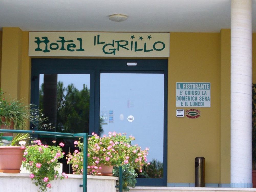 Hotel Ristorante Il Grillo Acquaviva Picena Exterior photo