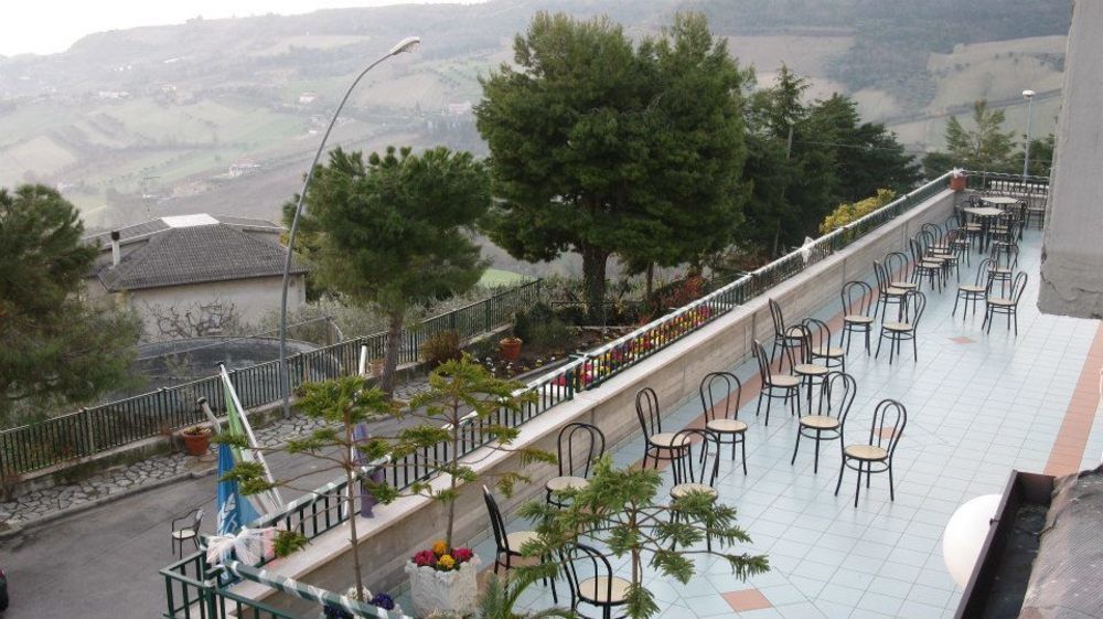 Hotel Ristorante Il Grillo Acquaviva Picena Exterior photo